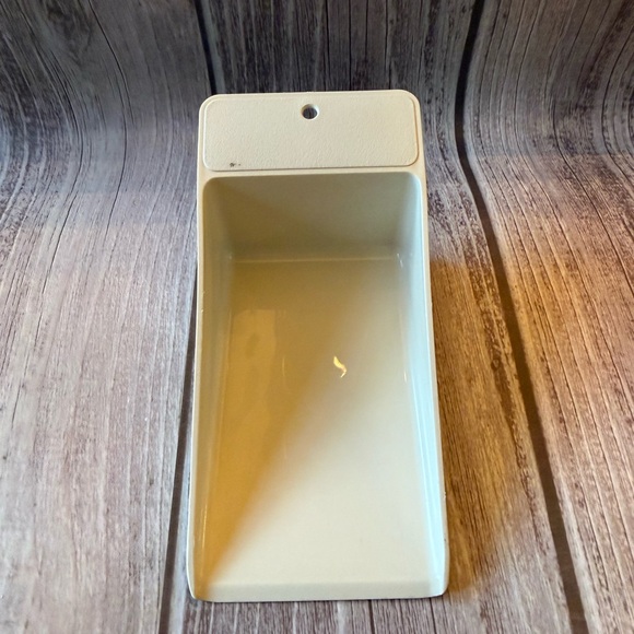 Tupperware Scoop - Picture 2 of 3